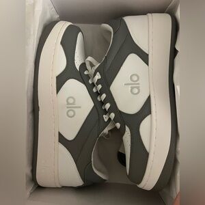 alo yoga grey recovery sneaker